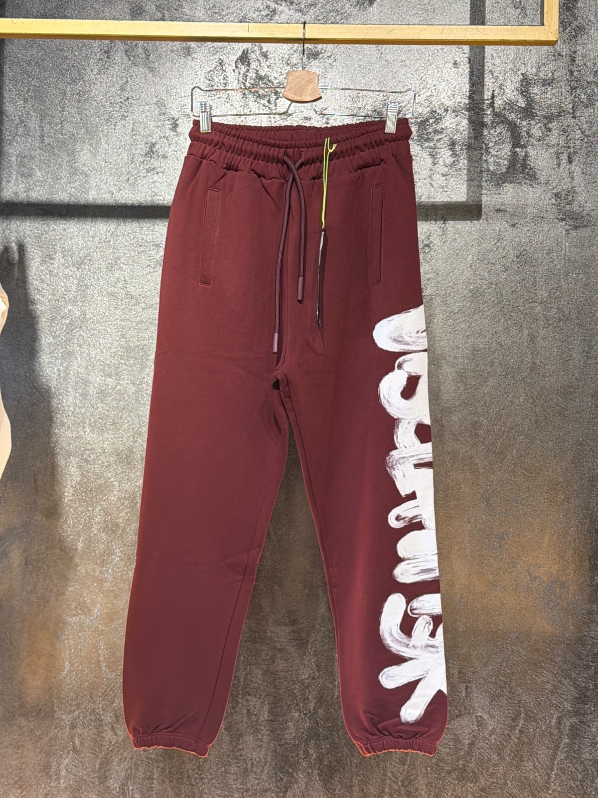 Disclaimer Pantaloni Bordeaux Uomo