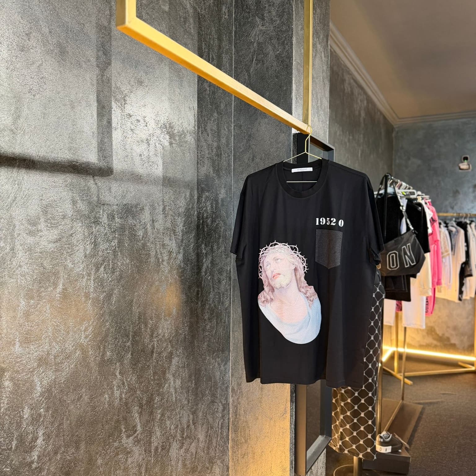 Tricou 1952 Negru Portrait