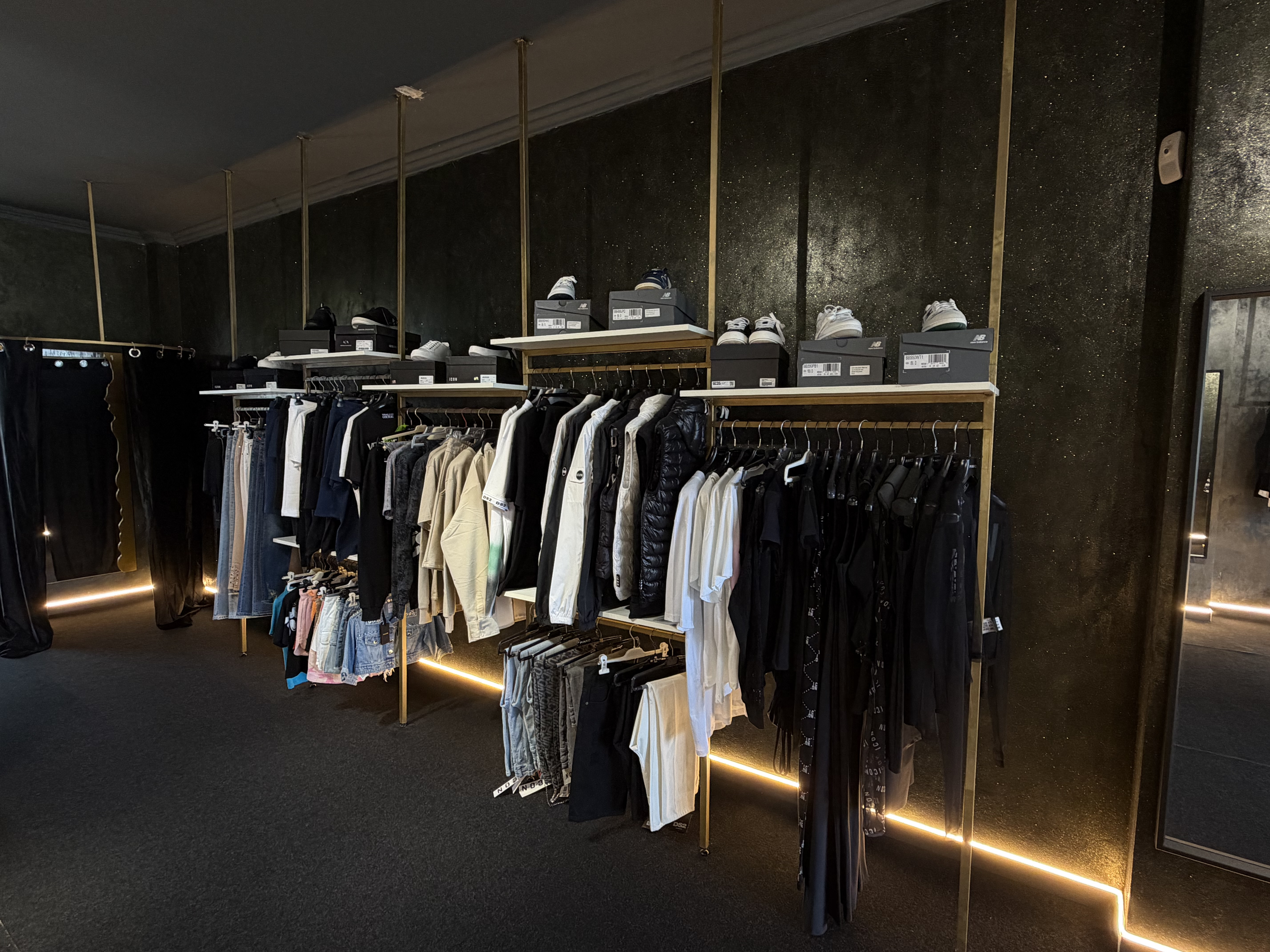 Accessories display / Display accesorii selectate